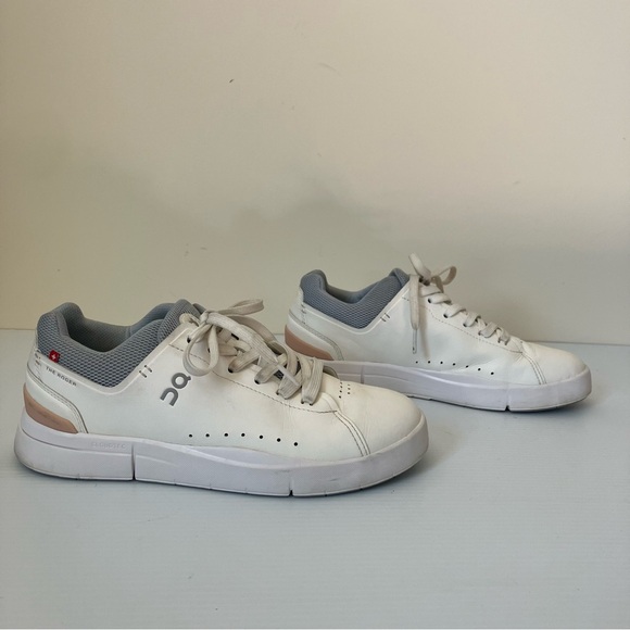 On Running Womens The Roger Advantage Tennis Inspired Sneakers size 8 - Picture 3 of 10